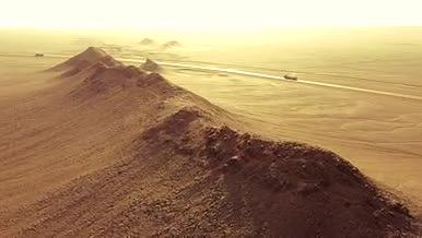 新疆胡杨林戈壁滩雅丹地貌西北特色风景实拍视频的预览图